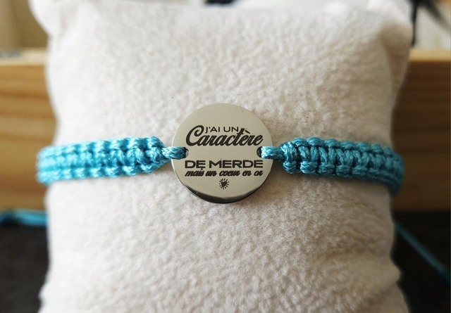 Bracelet &quot;j&#039;ai un caractère de merde mais un cœur en or &quot;