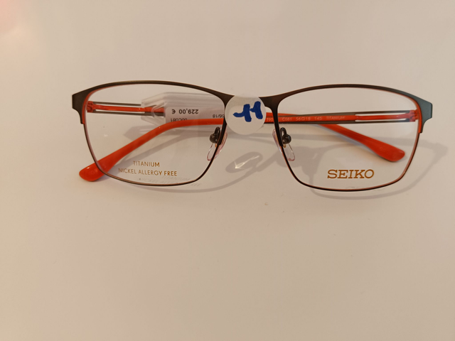 11 - Seiko H9032 H - Élégance et Légèreté au Quotidien