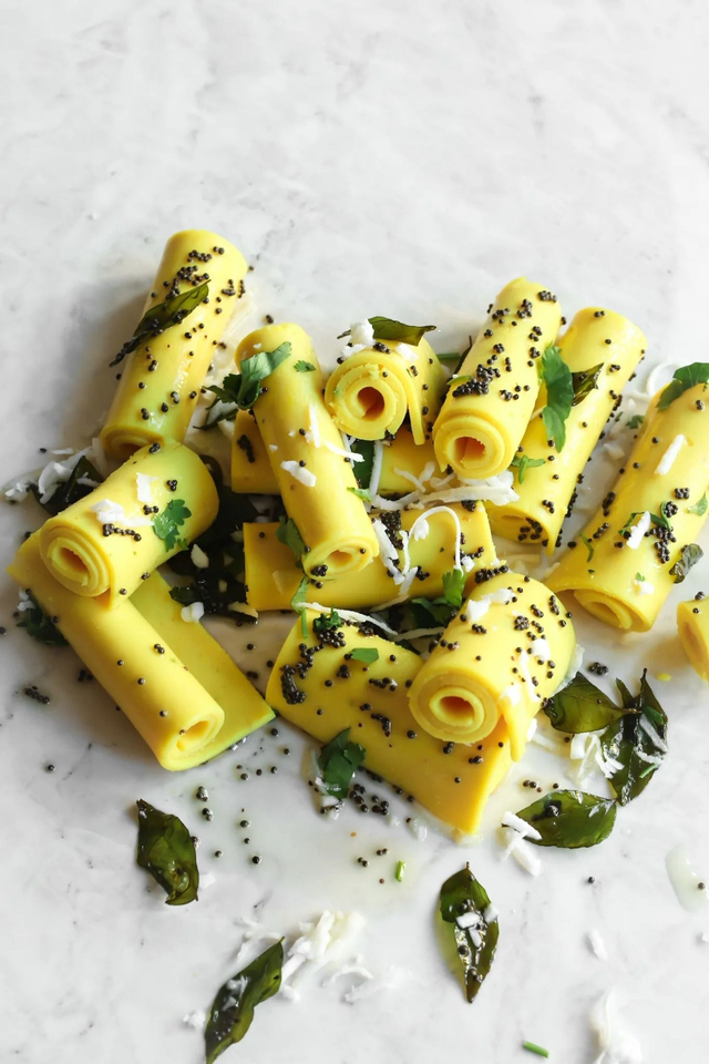 Khandvi (6–8 Pcs) – Gujarati Gram Flour Rolls