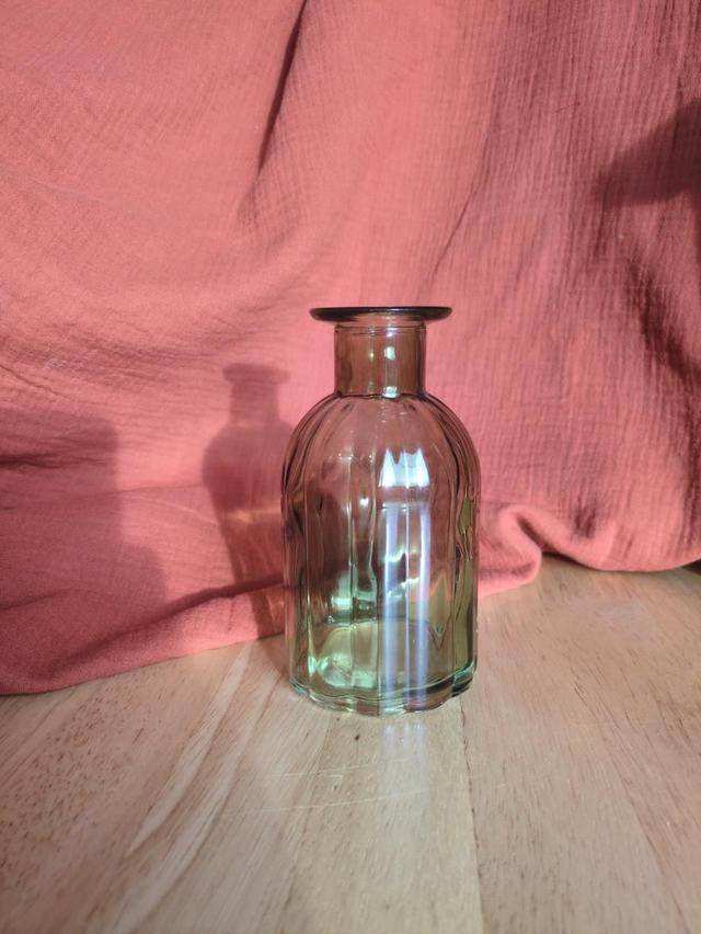 Vase soliflore en verre teinté vert