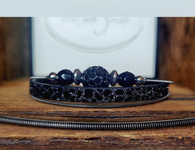 Bracelet femme corde de guitare surcyclée