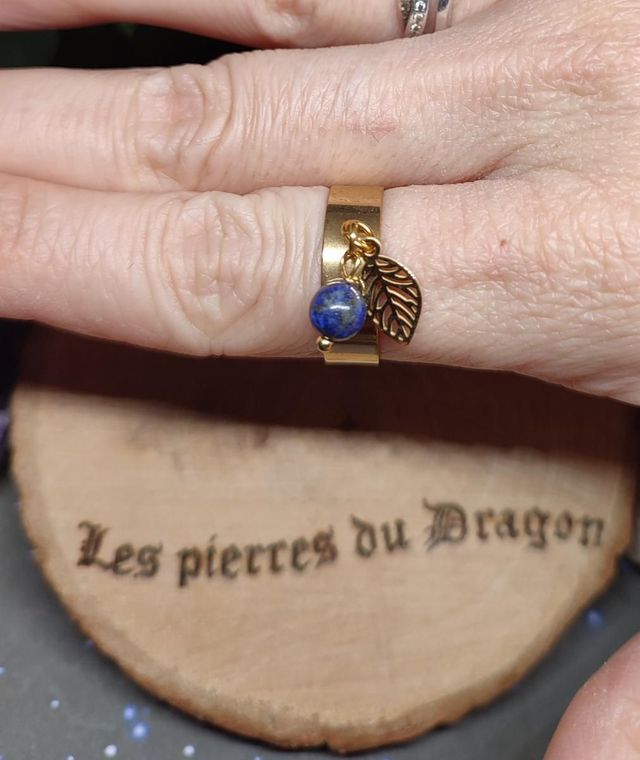 Bague réglable dorée feuille et lapis-lazuli 