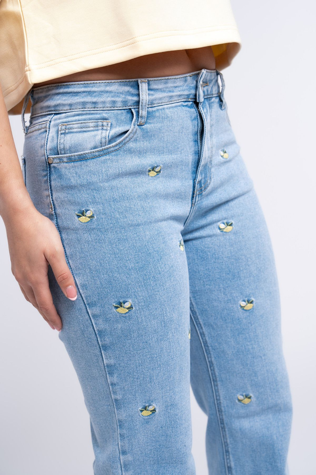Redial Jeans With Lemon Embroidery