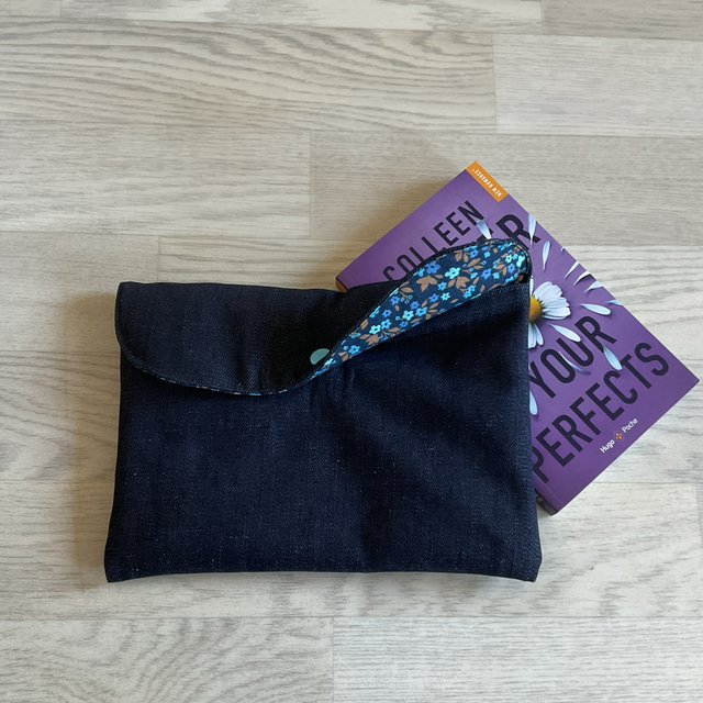 Pochette à livre poche - Jeans &amp; Fleurs d’automne 