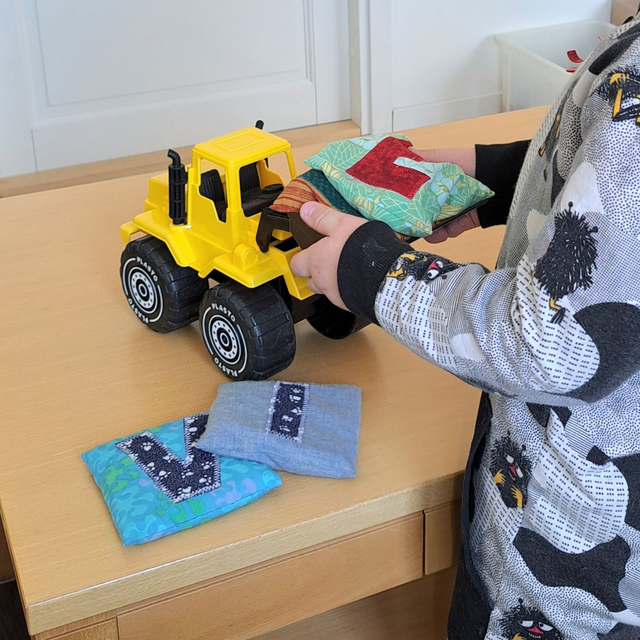 Hernepussit kirjaimilla