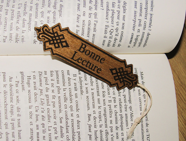 Marque-page en Bois Personnalisé – L’Allié des Amoureux de Lecture ! 📖🌿