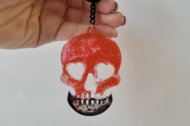 Bloody Red &amp; Black Skull with Heart Eyes, Black Keychain Keyring 