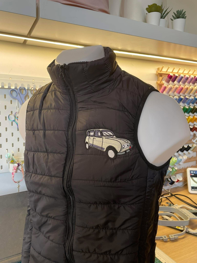 fichier broderie voiture 4L - 1 Taille / 12 Formats