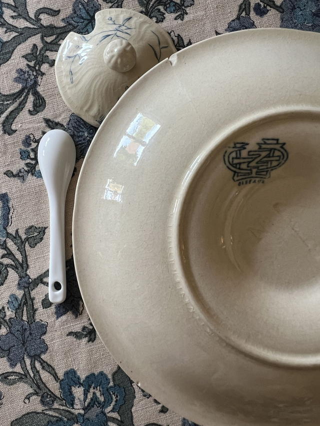 OISEAUX - Moutardier sur dormant Oiseaux par la manufacture française de Gien - Terre de Fer