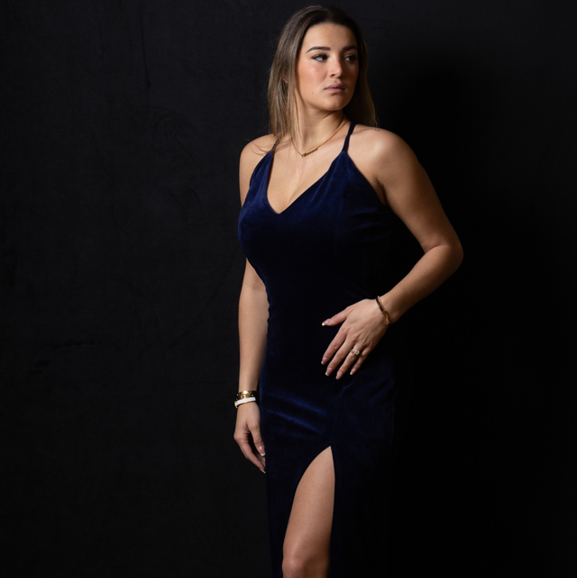 ROBE DE BAL UNICOLORE EN VELOURS FENDUE