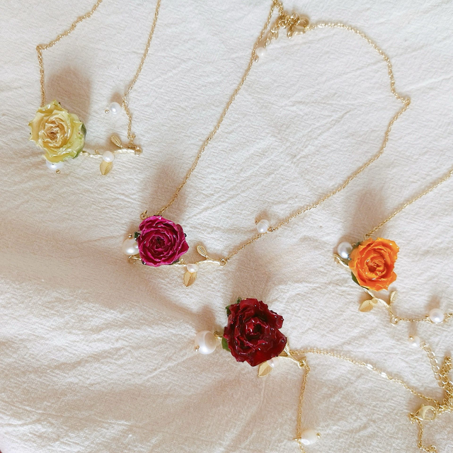 Rosebud and Leaf Chain Necklace