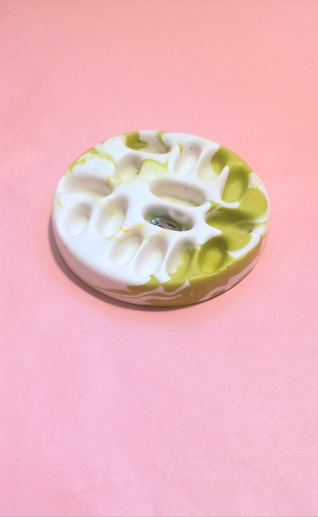 Stojak na biżuterię, kamień biało-zielony