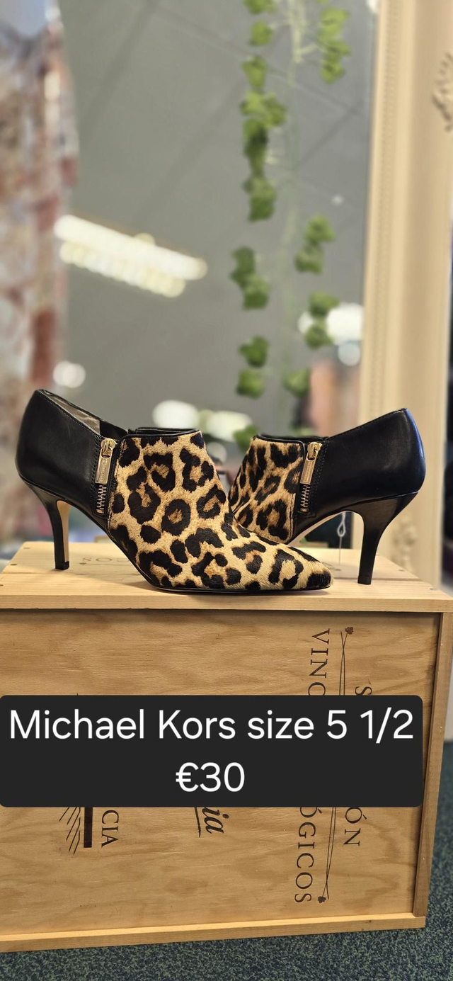Michael Kors size 5 1/2 (38.5) NEW