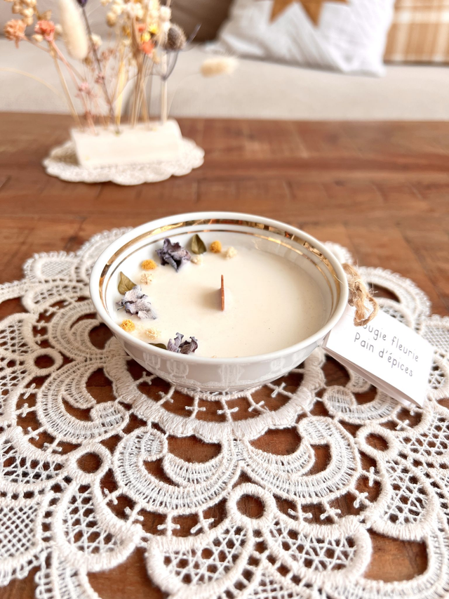 Bougie Pain d&#039;épices - tasse à thé &quot;double liseré or&quot;