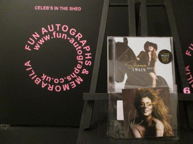 Shania Twain - 'Queen Of Me' Album + Authentic Autographed Album Art Card (6)