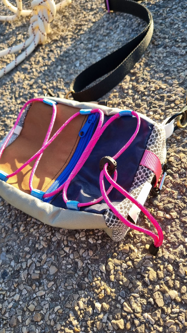 Sac upcyclé dominante rose, bleu