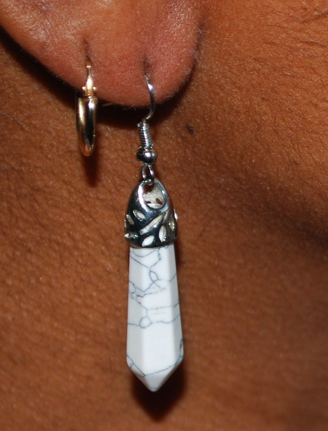 Boucles d&#039;oreille howlite