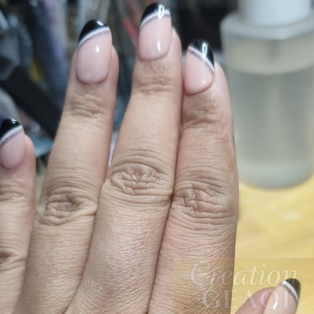 Black and White perfect Little Oval S créer sur commande délai de 7jours ouvrable