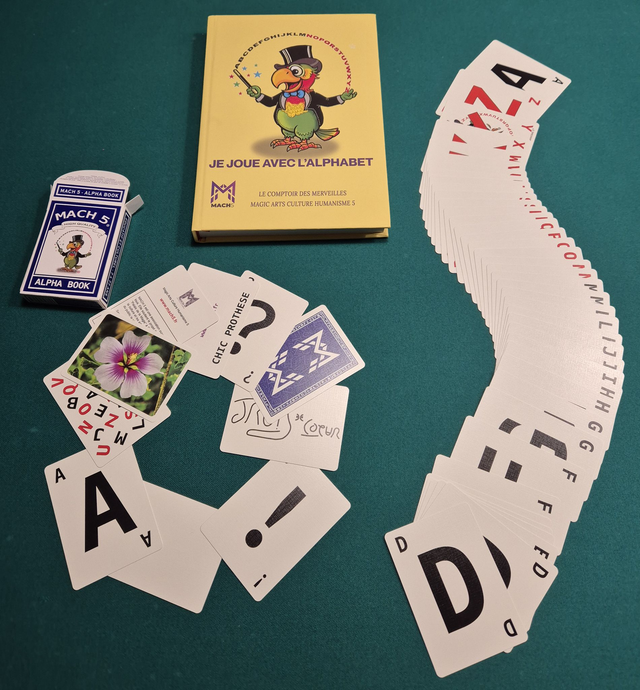 Livre/book "Je joue avec l'alphabet" in french + 1 Jeu/pack of card "ALPHA BOOK" 