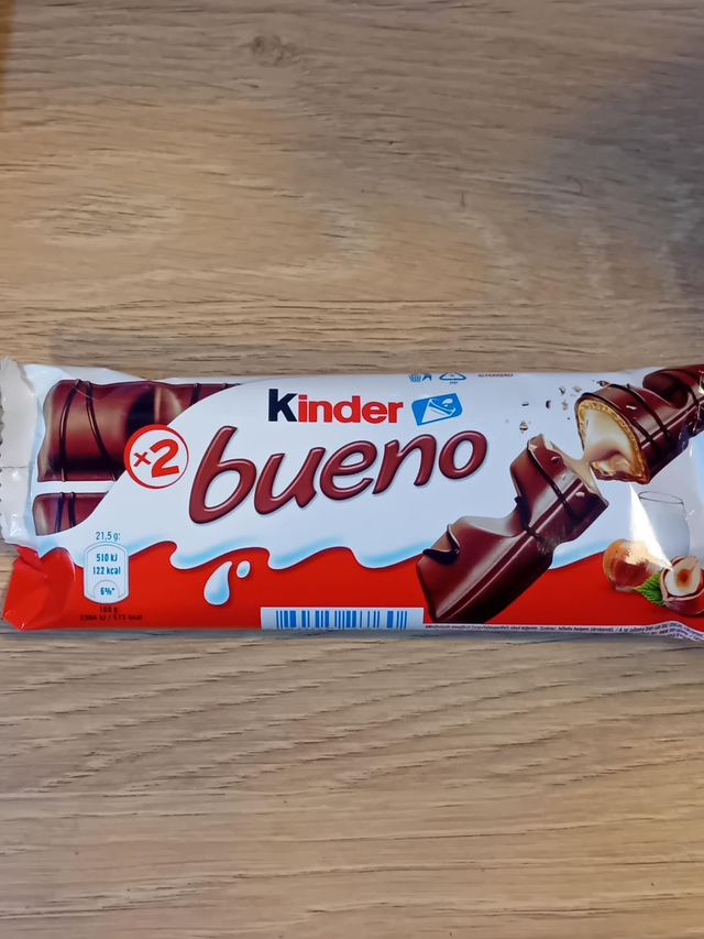 KINDER BUENO CHOCOLATE 