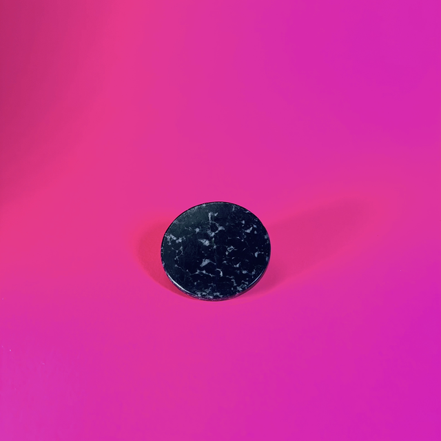 Liima-alusta jade kivi