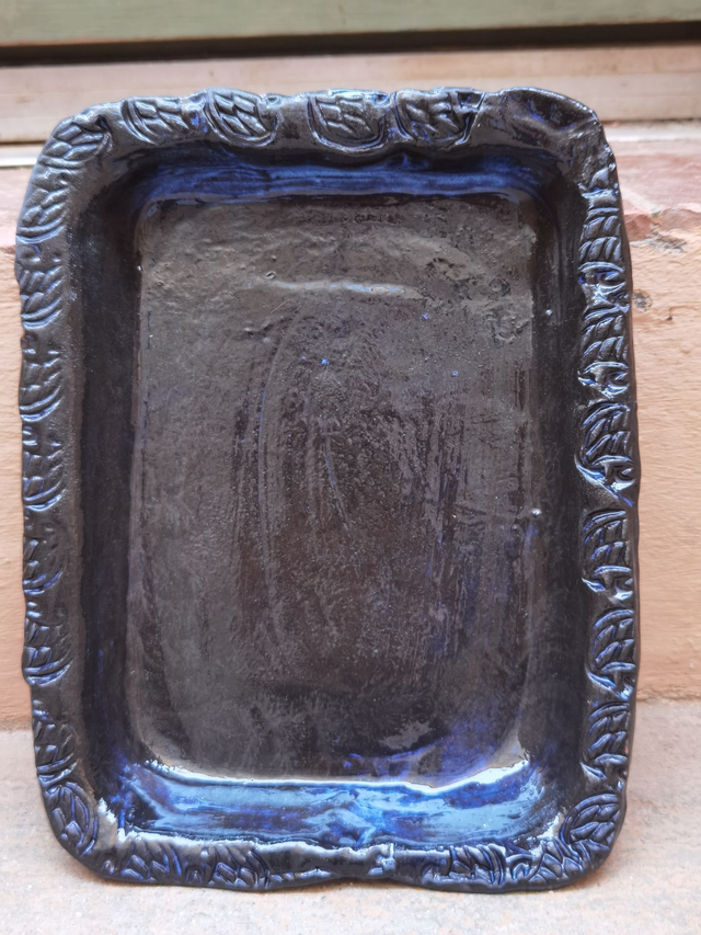 Plat rectangle bleu foncé