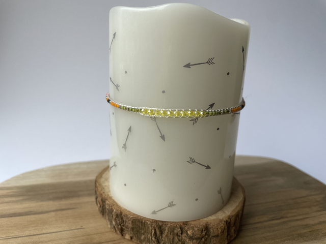 Bracelet fin, tissé en perles Miyuki Délica.