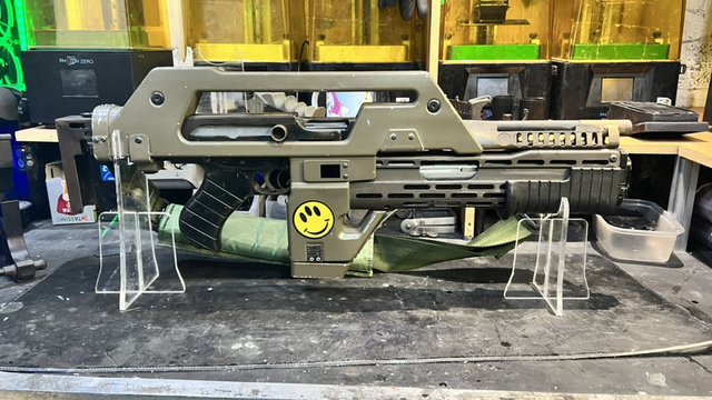 USCM Pulse Rifle Acrylic Stand