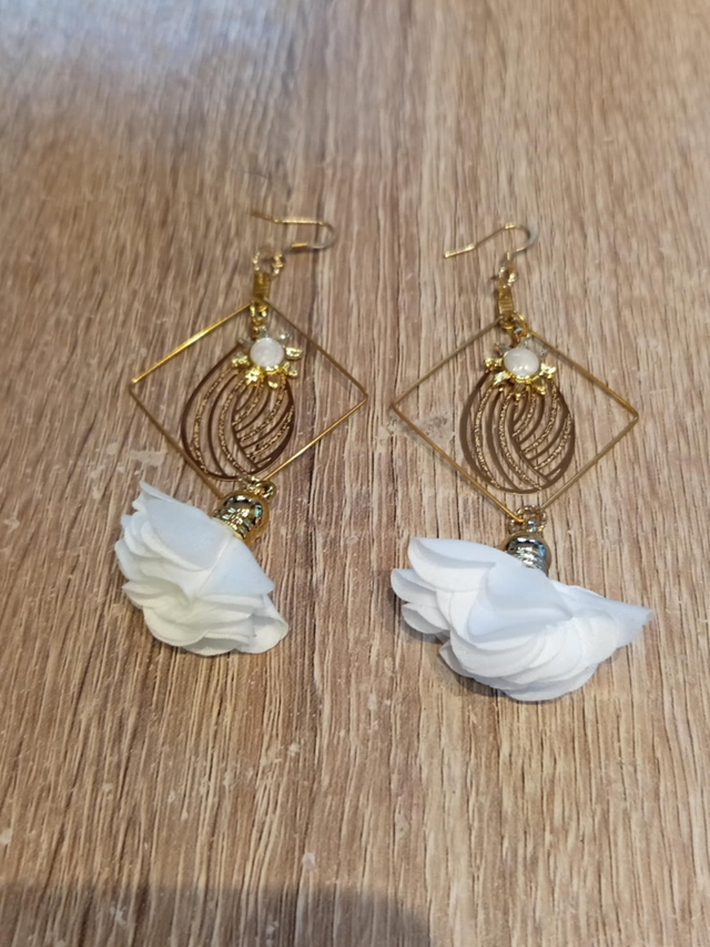 Boucles d'oreilles lustre Safed Phool