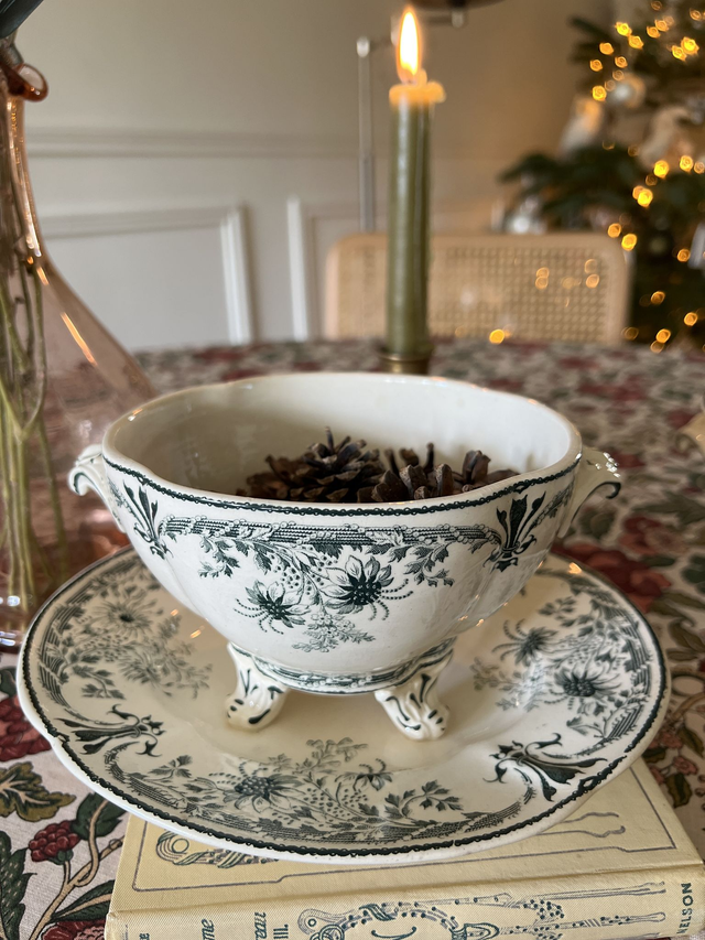 MOLIERE - Saucière sur dormant signée Sarreguemines - Terre de Fer