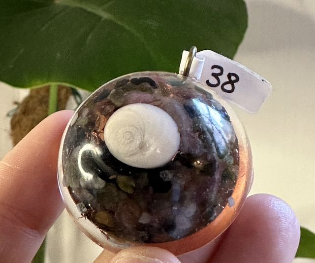 Orgon’it n*38 (taille moyenne) tourmaline multicolore 963 Hz