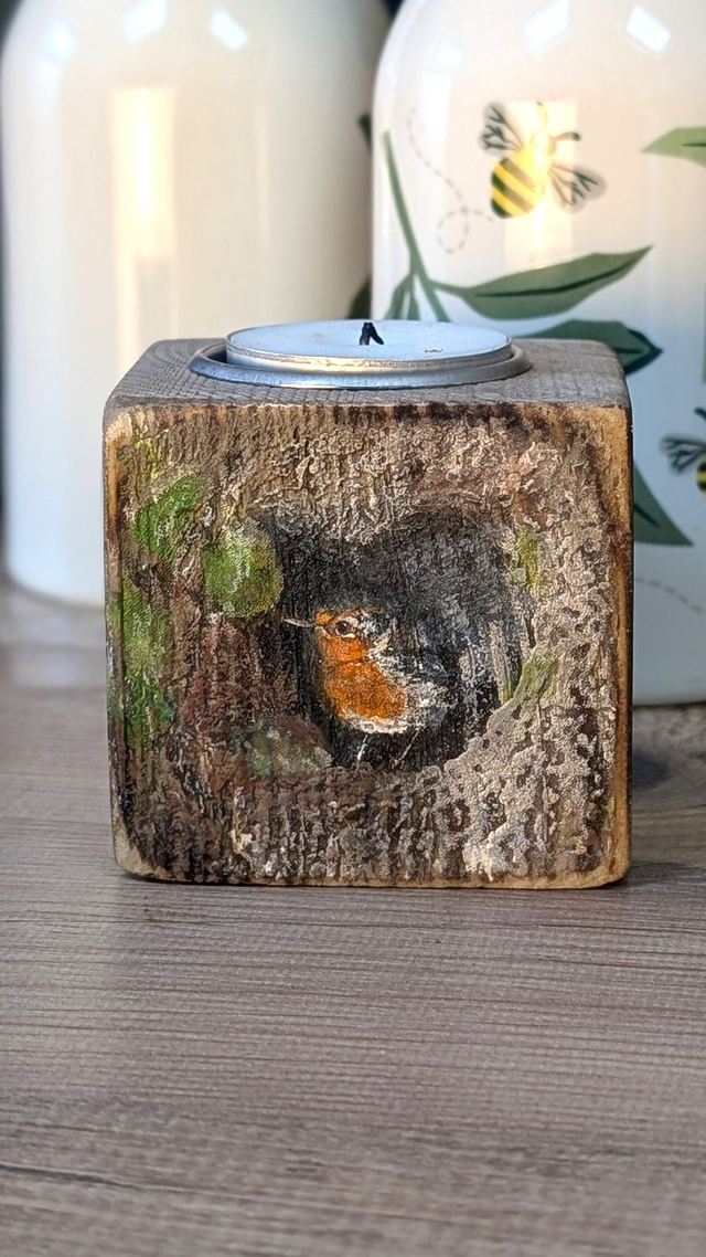 Robin in the heart of the tree - Tealight Holder Reclaimed Wood