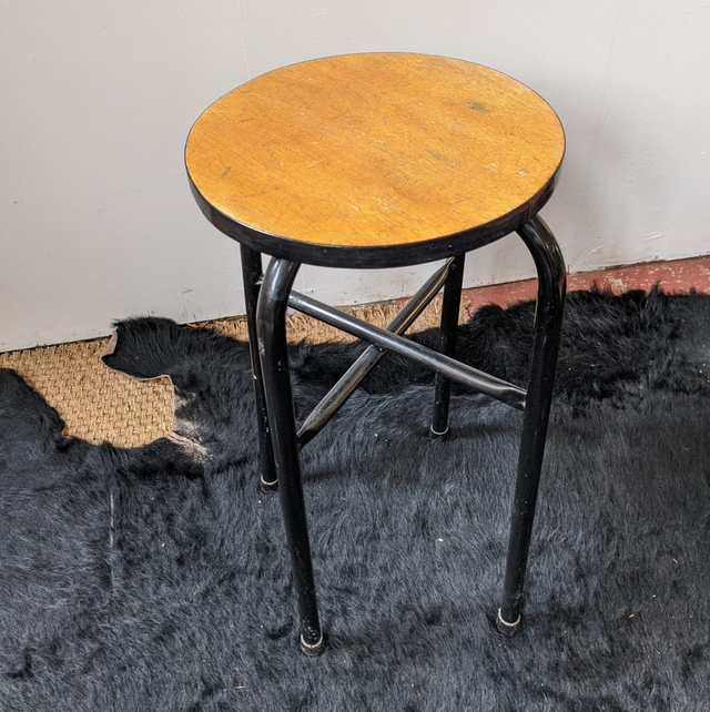 Tabouret haut pieds en métal