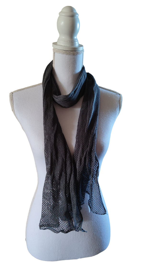 Écharpe gris foncé ajouré