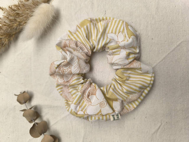 Chouchou upcyclé rayé ocre