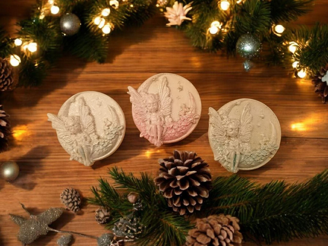 Décoration petite fée sur croissant de lune