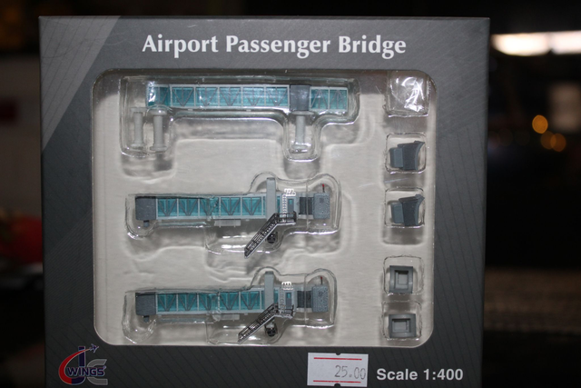 Fluggastbrücke für B747 (Blue), 1:200