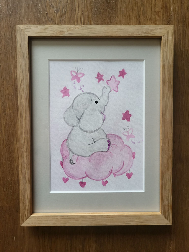 L&#039;éléphant rose sur son nuage avec les étoiles