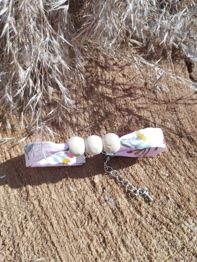 Bracelet large en tissus 3 perles de bois - motif Fleurs à paillettes