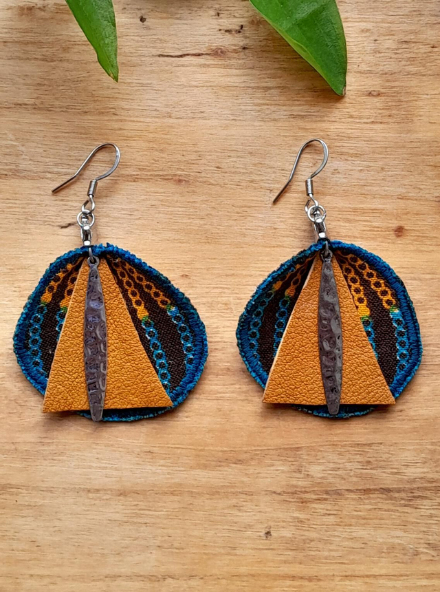 A- Boucles d'oreilles gouttes orange/bleues