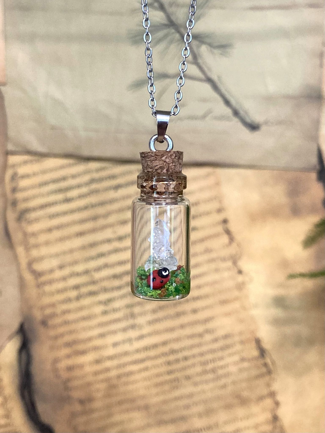 Pendentif coccinelle cristal de roche