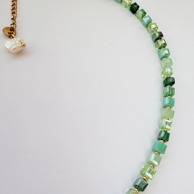ELARA – Emerald Green & Mint Glass Beaded Necklace