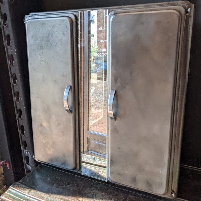 Armoire de toilette en métal