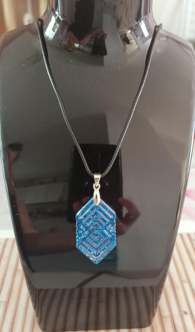 Collier pendentif résine 