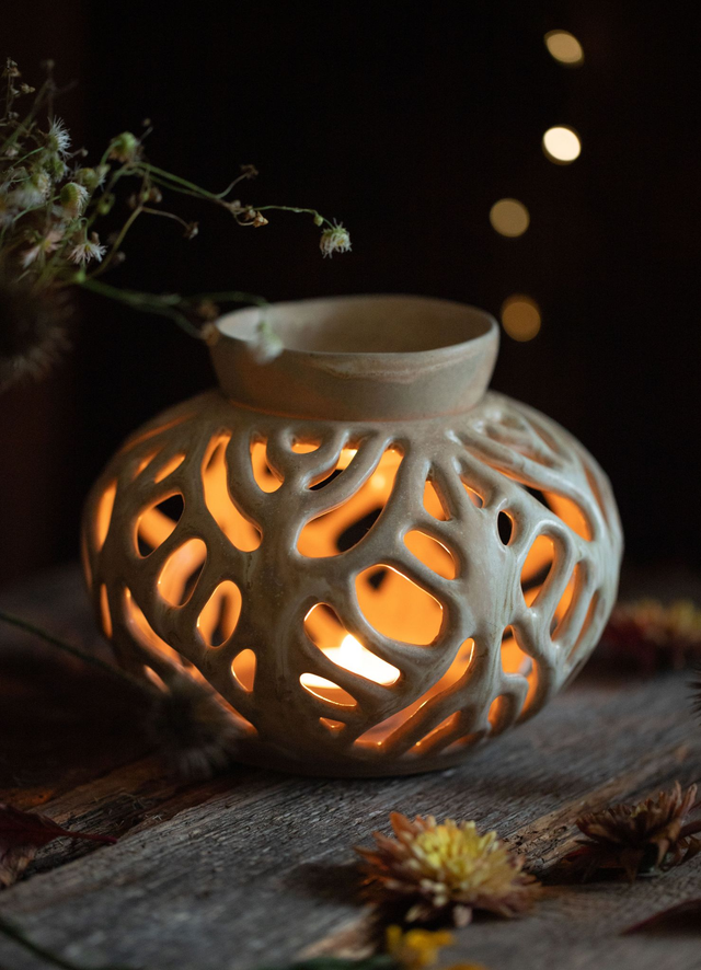 Essential oil burner for aromatherapy