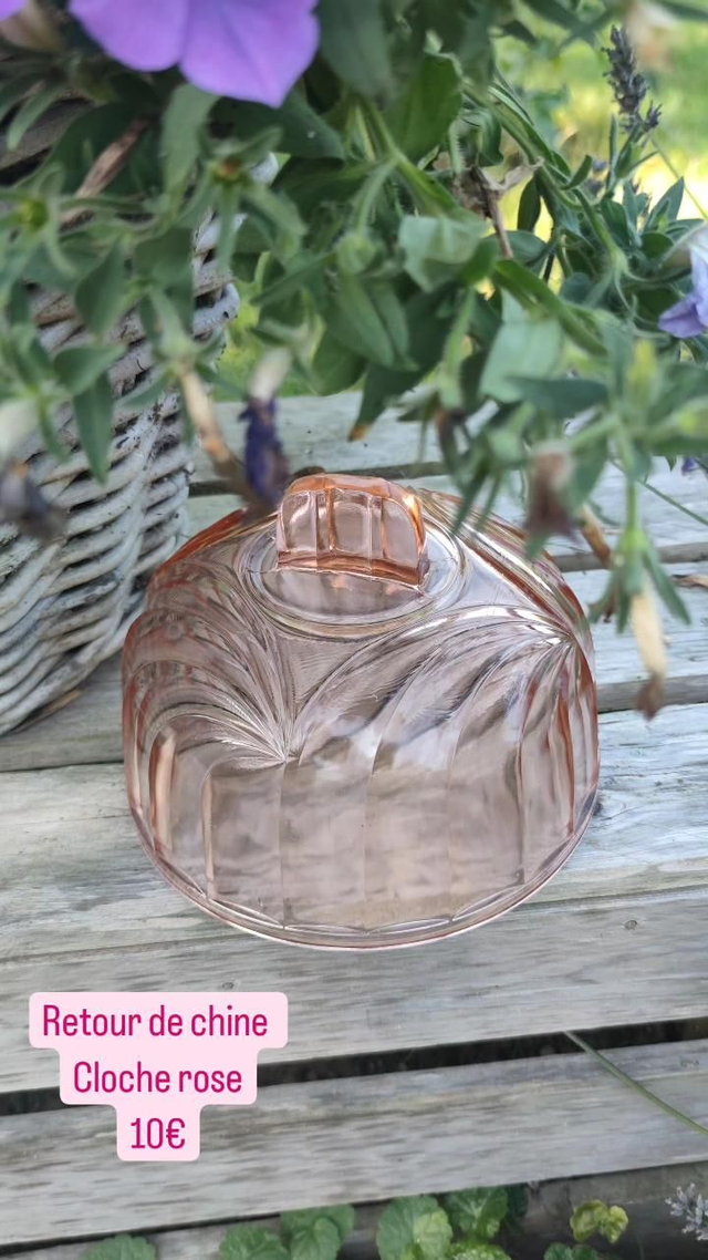 Cloche rose en verre style art déco
