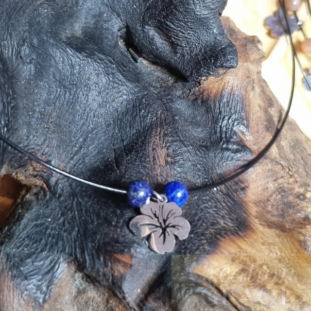 Collier hibiscus :Lapis-lazuli 