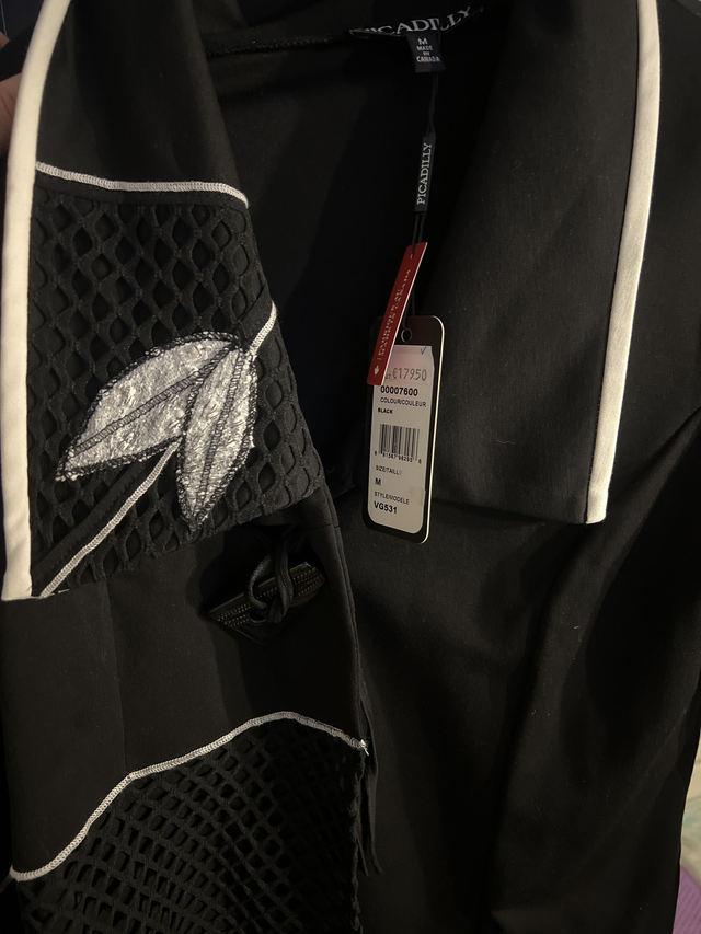 Picadilly musta jakku lehtisomisteella ja isolla napilla - koko M+