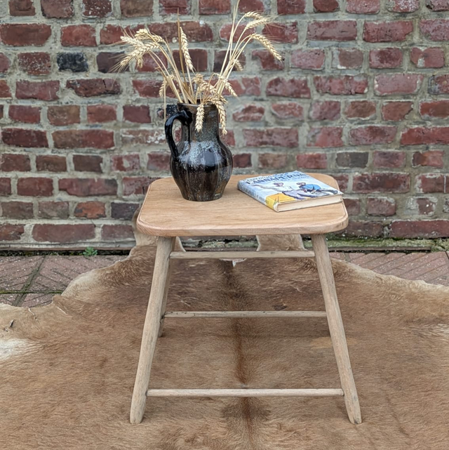 1. Table d’appoint en bois