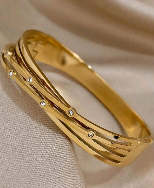 Stunning 18K Yellow Gold Plated Bangle.